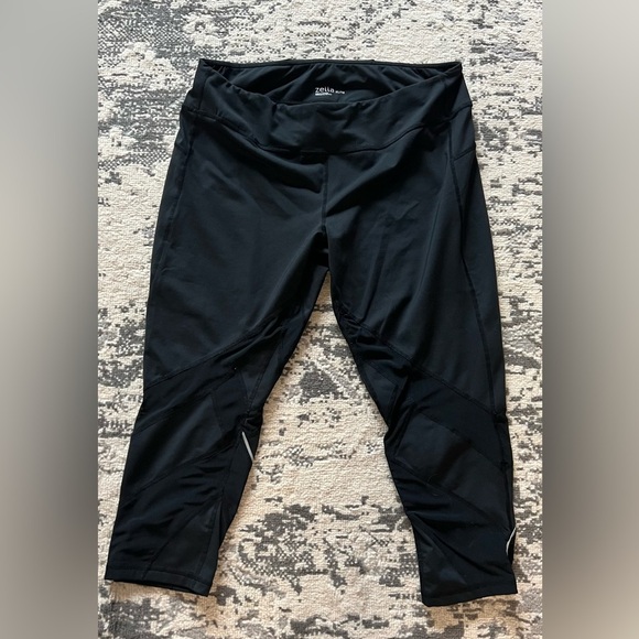Zella Black Mesh Inset Capri Leggings XL - Picture 2 of 3